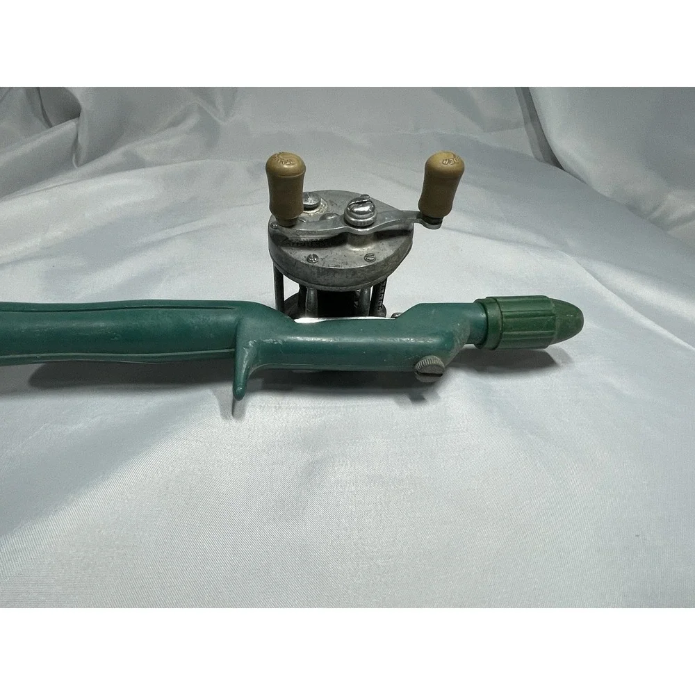 Pflueger Supreme Anti-Backlash Level Wind Bait Casting Fishing Reel -Vintage